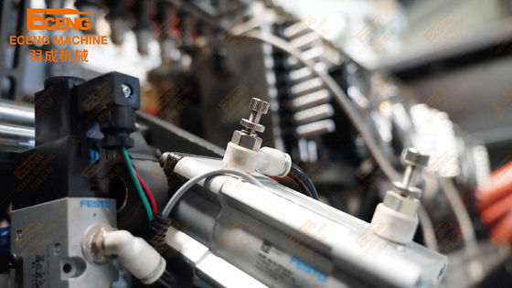 বেভারেজ জুস বোতল ব্লো মোল্ডিং মেশিন 380V Eceng K4 অটো এনার্জি কনজারভেশন