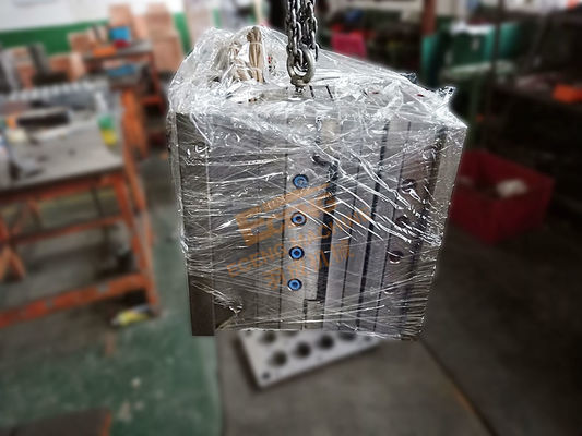 500ml PET Preform Mold 8 Cavity PET Blow Molding CE SGS ISO